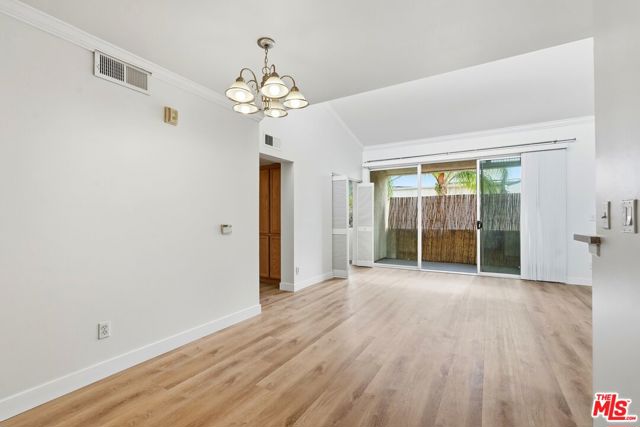 5325 Newcastle Avenue, 342 photo 3