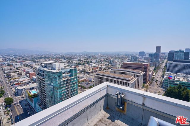 3810 Wilshire Boulevard, Los Angeles CA: https://media.crmls.org/mediaz/23d2415d-5756-496d-ade7-8d565cac740e.jpg