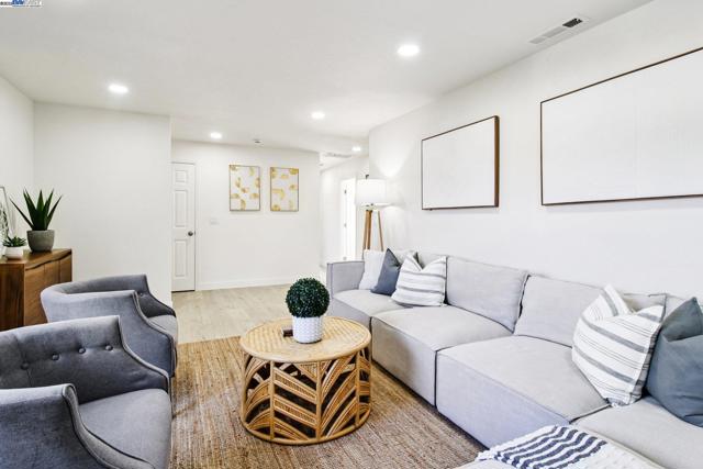 35593 Cleremont Dr, Newark CA: https://media.crmls.org/mediaz/23d2495c-a892-4515-bd0a-7fbd2ab1b4d0.jpg