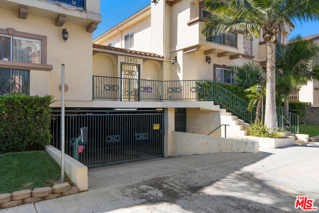 13912 Oxnard Street, 6 photo 3
