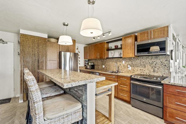 87 561 Farrington Hwy,  CA: https://media.crmls.org/mediaz/23d31963-14f2-47a2-80a9-b631a8078e63.jpg