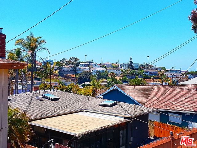 8352 Zitola Terrace, Playa del Rey CA: https://media.crmls.org/mediaz/23d31a49-3081-4005-a2a0-5e48a3d5b614.jpg