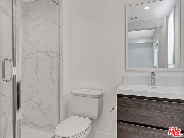 5752 Kester Avenue, Van Nuys CA: https://media.crmls.org/mediaz/23d3b249-3dfd-44ff-81dc-49bcf83dce51.jpg