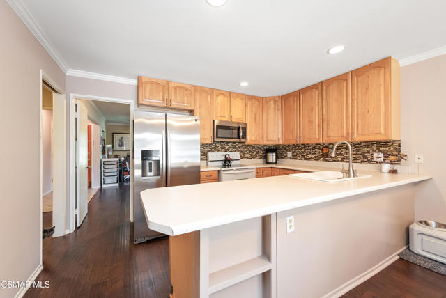1122 Canterford Circle, Westlake Village CA: https://media.crmls.org/mediaz/23d3c956-5ad4-48e3-b7c5-28b06db68521.jpg