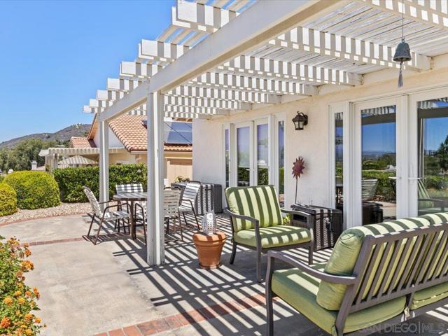 13338 Corte De Chucena, San Diego CA: https://media.crmls.org/mediaz/23d4015d-d05b-42ca-903e-f368c6528e4f.jpg