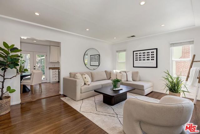 4208 Jasmine Avenue, Culver City CA: https://media.crmls.org/mediaz/23d435fd-b88c-4a32-8207-4dd57301ac08.jpg
