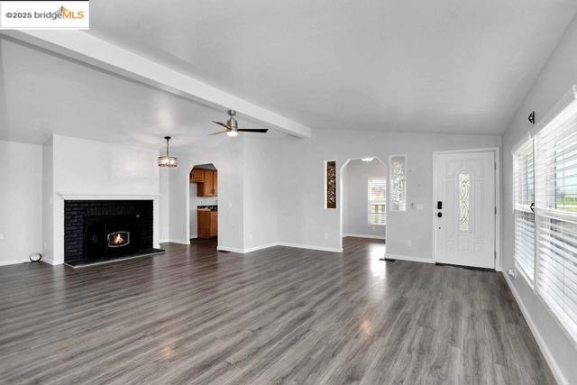 4985 Bixler Road, Byron CA: https://media.crmls.org/mediaz/23d43aa9-a14c-4cc4-a6b4-749b3698b09b.jpg