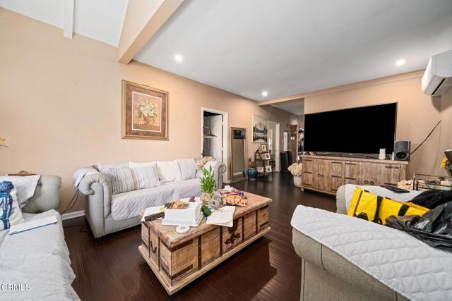 Detail Gallery Image 5 of 24 For 1935 Maine Ave, Long Beach,  CA 90806 - 3 Beds | 2 Baths