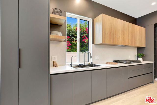 5730 Lasaine Avenue, Encino CA: https://media.crmls.org/mediaz/23d4a7bb-3648-4113-8acb-f9b005c33071.jpg