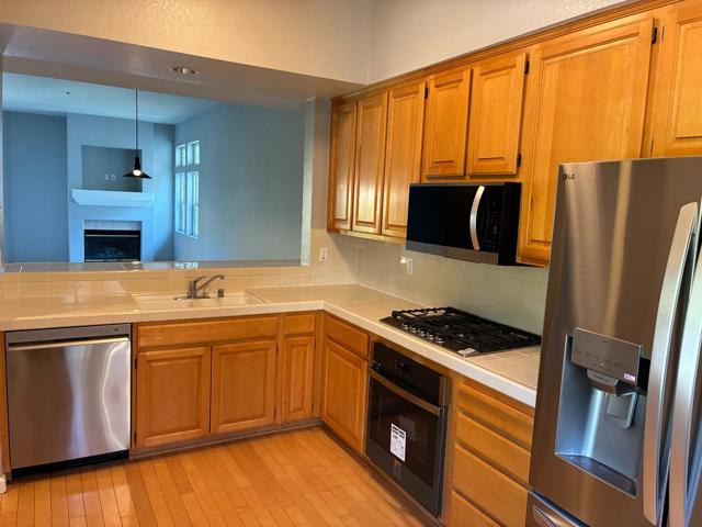 121 Crescent Court, Brisbane CA: https://media.crmls.org/mediaz/23d5248b-b481-4abf-9495-bbf29d983cbe.jpg