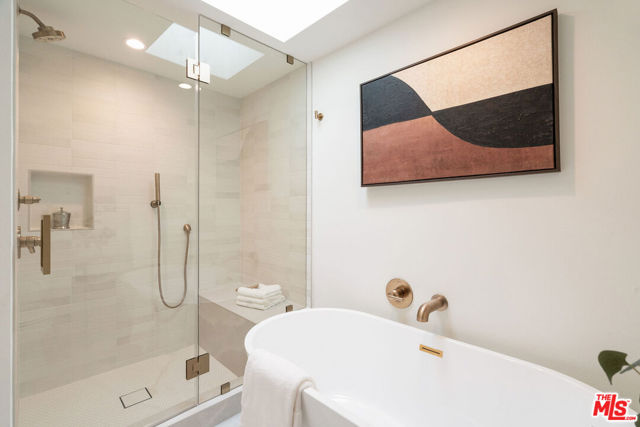 13245 Fiji Way, Marina del Rey CA: https://media.crmls.org/mediaz/23d55be1-6376-4992-aa97-e2ff9d8ee8db.jpg
