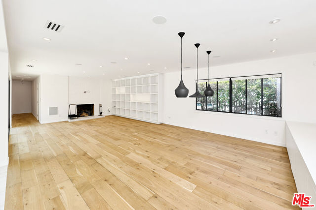 310 Beloit Avenue, Los Angeles CA: https://media.crmls.org/mediaz/23d5ca90-0c46-4407-a2b7-3bc1566cac9c.jpg