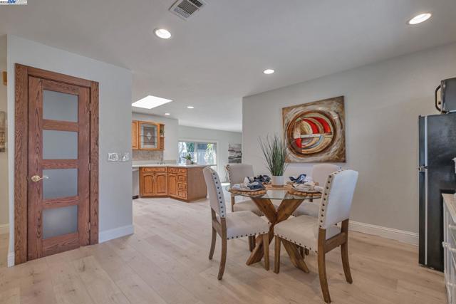 36339 Beech Pl, Newark CA: https://media.crmls.org/mediaz/23d5fa9c-a5b0-4ce0-87b6-ea560cd005f9.jpg