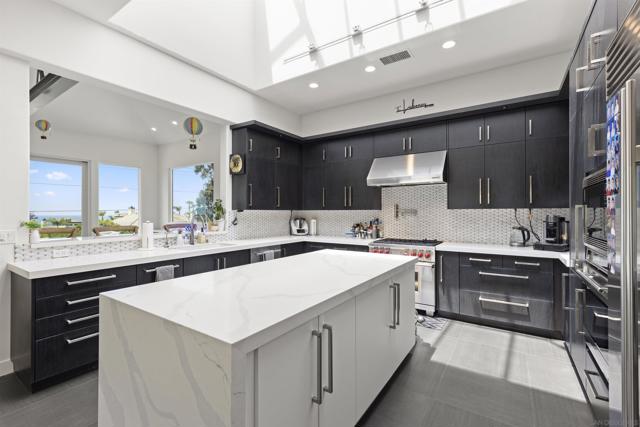 3325 Caminito Daniella, Del Mar CA: https://media.crmls.org/mediaz/23d5fe55-83f7-4a2a-a503-5123153b247c.jpg