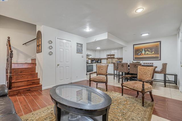 Image 12 of 55 For 370 Appian Way