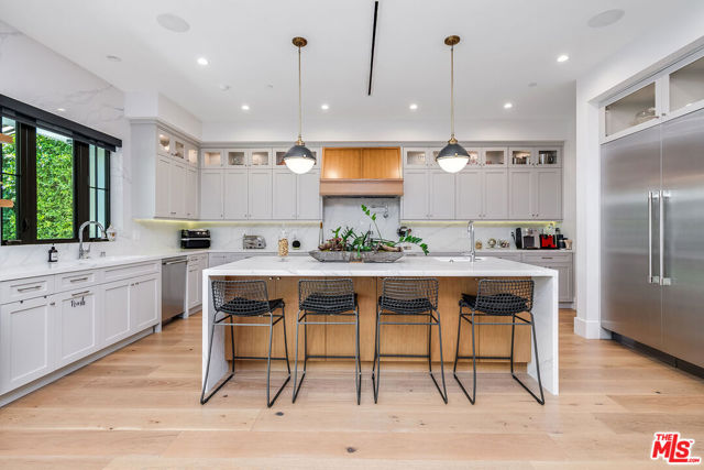 4365 Kraft Avenue, Studio City CA: https://media.crmls.org/mediaz/23d7446a-5883-4dfd-8d4b-2c304a0ca44d.jpg