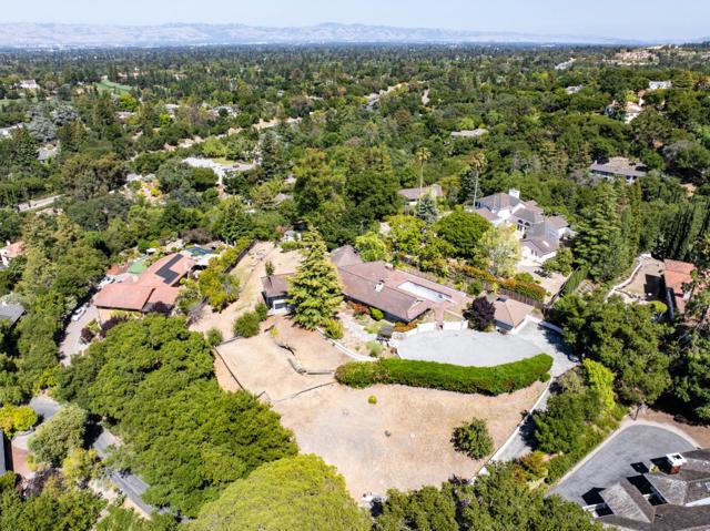 11552 Hillpark Lane, Los Altos CA: https://media.crmls.org/mediaz/23d7d909-9514-4674-a002-09ef438f158d.jpg