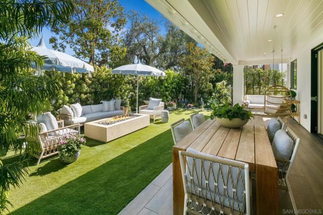 552 G Avenue, Coronado CA: https://media.crmls.org/mediaz/23d7fa96-5cc3-4691-b154-5d8cac33e390.jpg