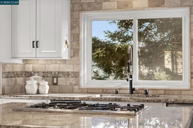 4860 Venner Rd, Martinez CA: https://media.crmls.org/mediaz/23d7fcfa-6178-4f6d-8912-953bf62681f8.jpg