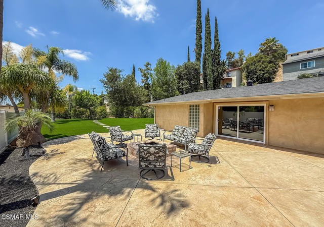 23225 Cass Avenue, Woodland Hills CA: https://media.crmls.org/mediaz/23d8790f-893f-4908-90df-479fc72206bc.jpg