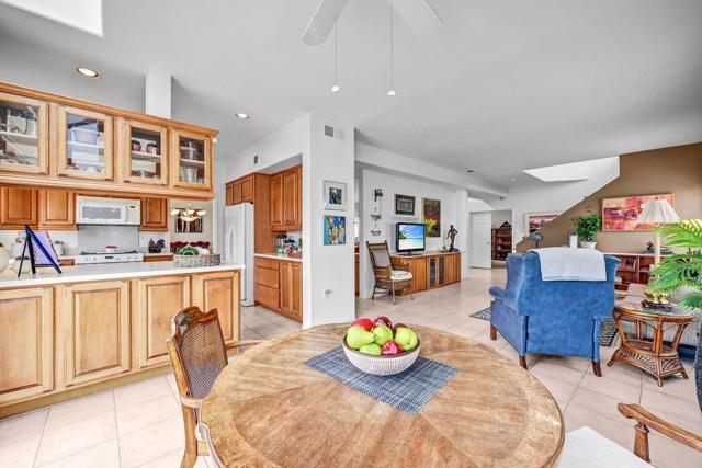4981 Lamia Way, Oceanside CA: https://media.crmls.org/mediaz/23d8e336-caa1-4962-adf3-a27c3157ebde.jpg