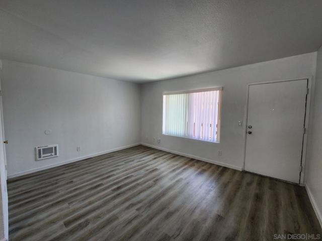 5341 Rex Avenue, Unit 4, San Diego CA: https://media.crmls.org/mediaz/23d8fada-4cec-47ad-8462-df1fad6c021f.jpg