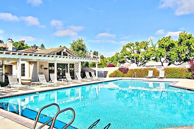 3949 Caminito Del Mar Surf, San Diego CA: https://media.crmls.org/mediaz/23d91be1-ae88-4d2d-a077-53f61139f6bd.jpg