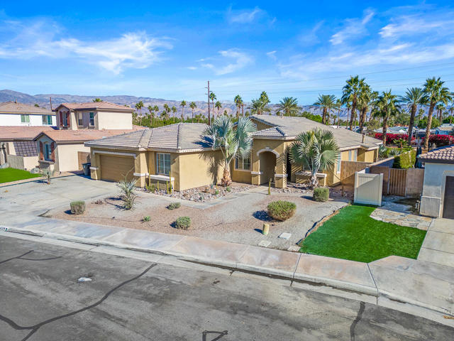 43820 Cape Cod Court, Indio CA: https://media.crmls.org/mediaz/23d93d2c-4694-481d-9ee3-440a497809ec.jpg