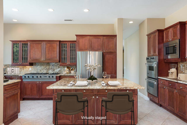 35010 Vista Del Ladero, Rancho Mirage CA: https://media.crmls.org/mediaz/23d9dbe6-59b4-4a9f-a4fb-b2f154736c5f.jpg