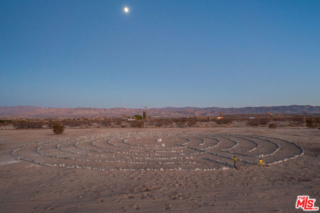 2724 Stonehill Avenue, Joshua Tree CA: https://media.crmls.org/mediaz/23dc0f2f-bdc1-4768-8785-02e6dd9d55f6.jpg