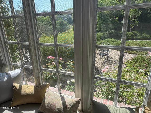 29845 Vista Del Arroyo, Agoura Hills CA: https://media.crmls.org/mediaz/23dc4d39-41d6-4d1c-a0ba-78d1544f4bc5.jpg