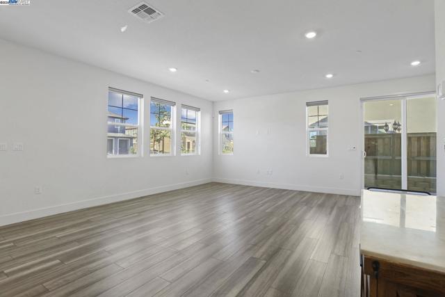 2208 Daimler St, Lathrop CA: https://media.crmls.org/mediaz/23dcc083-ab81-4a36-a7f6-a53f55685fa9.jpg