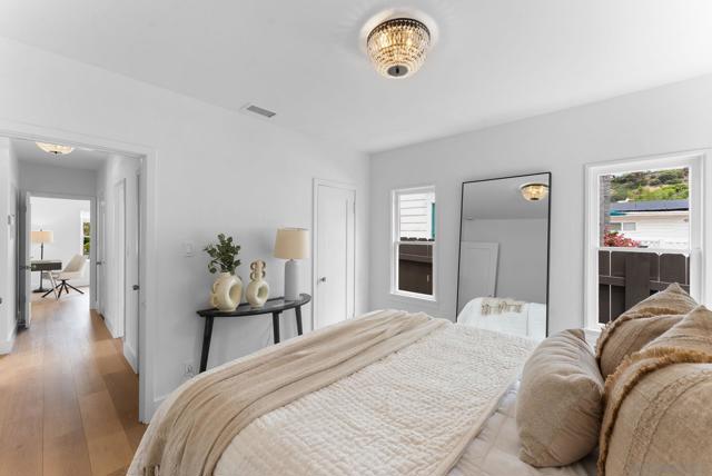 503 Rosemont St, La Jolla CA: https://media.crmls.org/mediaz/23ddbe4b-224b-4528-856a-1f3272857a57.jpg