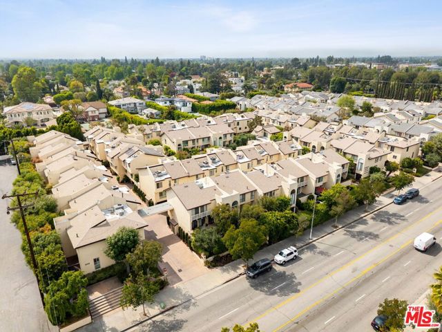 5245 Coldwater Canyon Avenue, Sherman Oaks CA: https://media.crmls.org/mediaz/23ddc637-d5d0-4b13-83a8-a4b54bcffb0c.jpg