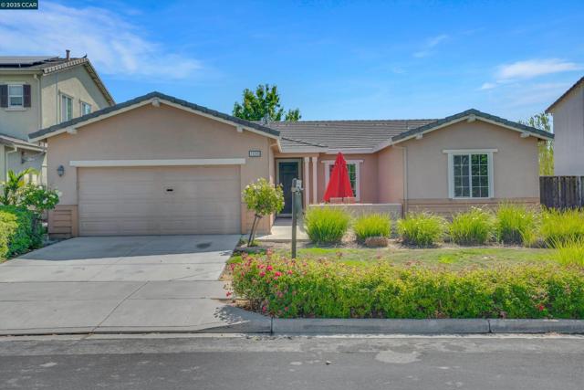 1030 Clear Lake Dr, Oakley CA: https://media.crmls.org/mediaz/23de216c-e150-458b-ba94-cb3e6c9b64f3.jpg