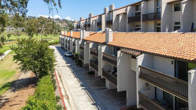 2503 Navarra Dr, Carlsbad CA: https://media.crmls.org/mediaz/23de47c9-334a-490d-934c-93ea5ea82355.jpg