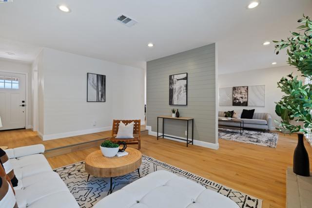 4501 Alice Way, Union City CA: https://media.crmls.org/mediaz/23df441c-8a0f-4164-94ee-4be67057cbad.jpg