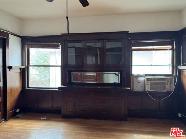 224 N Louise Street, Glendale CA: https://media.crmls.org/mediaz/23e010fa-2310-4a2e-b22b-c38eb712d3db.jpg