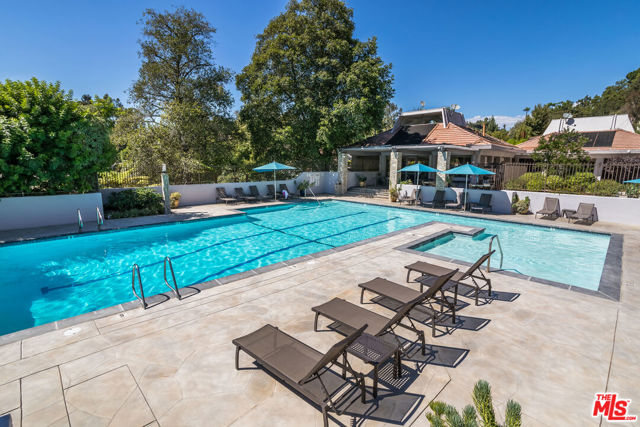 2870 Angelo Drive, Los Angeles CA: https://media.crmls.org/mediaz/23e03ff5-b9eb-4601-a932-a98ace0fc378.jpg