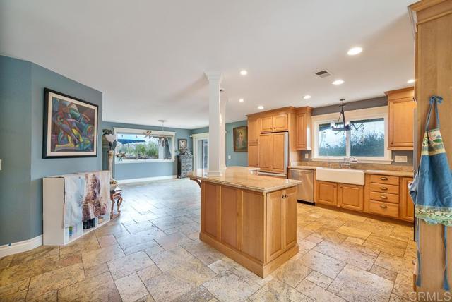 2719 Via Del Robles, Fallbrook CA: https://media.crmls.org/mediaz/23e0436d-9c08-4610-80ee-adc2e96e955c.jpg