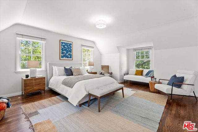 3314 Wonder View Drive, Los Angeles CA: https://media.crmls.org/mediaz/23e05d28-3ce0-48e8-8719-c8381a319c34.jpg