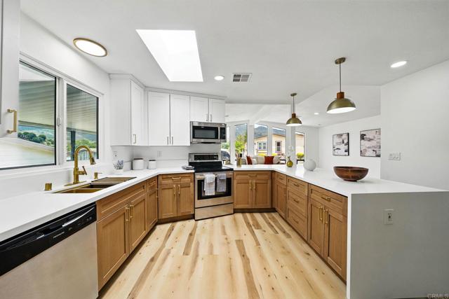 8975 Lawrence Welk Drive, Escondido CA: https://media.crmls.org/mediaz/23e05e0b-752b-4c9d-b80f-745f534fa2f3.jpg