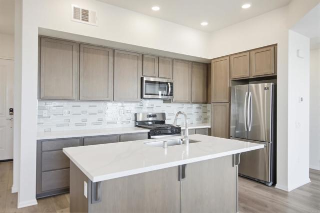 Detail Gallery Image 16 of 64 For 1455 Banahaw Way #6,  Chula Vista,  CA 91915 - 3 Beds | 2/1 Baths