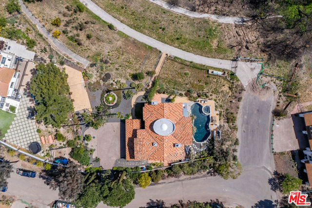 23407 W Copacabana Street, Malibu CA: https://media.crmls.org/mediaz/23e093d6-91ac-4a78-83bc-dd1ecdf22b5b.jpg