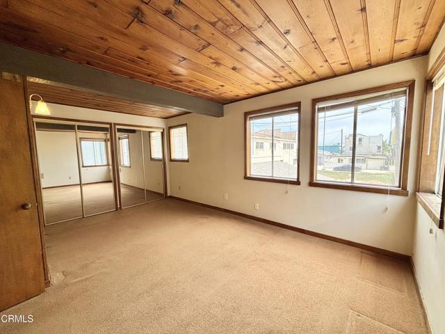 106 Los Angeles Avenue, Oxnard CA: https://media.crmls.org/mediaz/23e110df-d6fe-40eb-b16f-4c74bf46af52.jpg