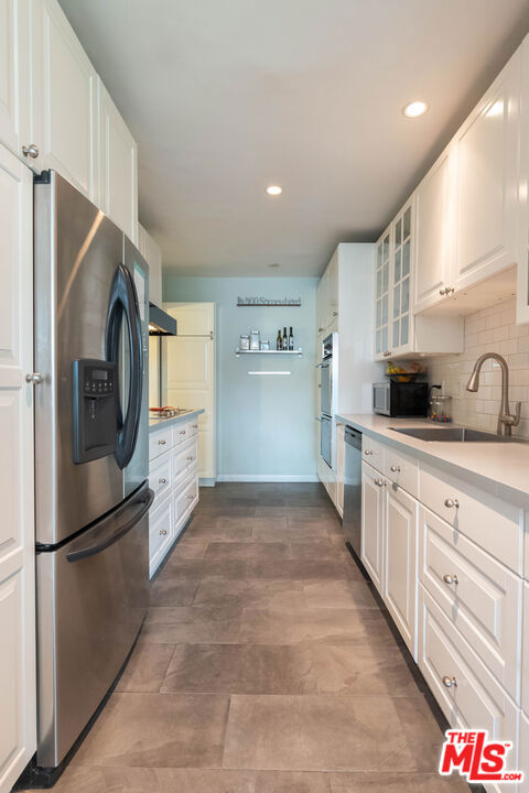 927 North KINGS Road, 320 photo 5