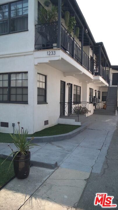 1233 Gordon Street #4
