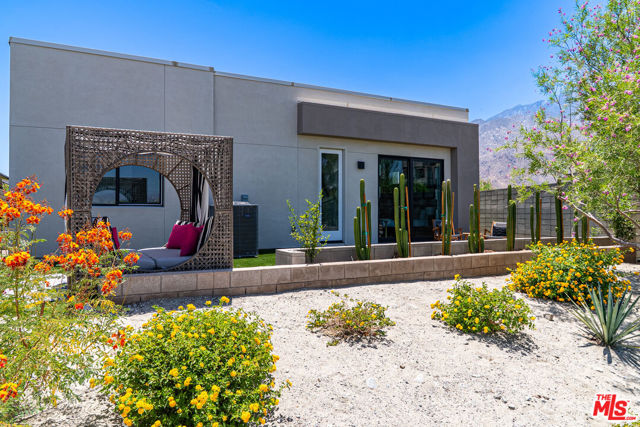 400 Fountain Drive, Palm Springs CA: https://media.crmls.org/mediaz/23e2b03d-5bd5-4ba7-9a46-2d8c7fe08d4e.jpg
