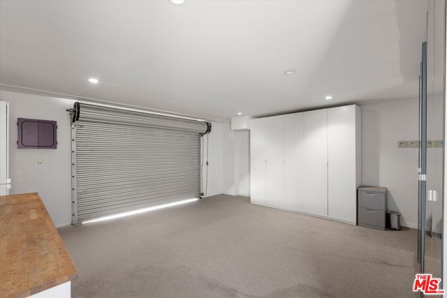 483 Carroll Canal Court, Venice CA: https://media.crmls.org/mediaz/23e35f96-902f-4998-970f-a057509f2450.jpg