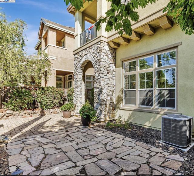 3579 Rimini Ln, Dublin CA: https://media.crmls.org/mediaz/23e3aa74-5bc3-43c7-85d5-80818cf249b0.jpg